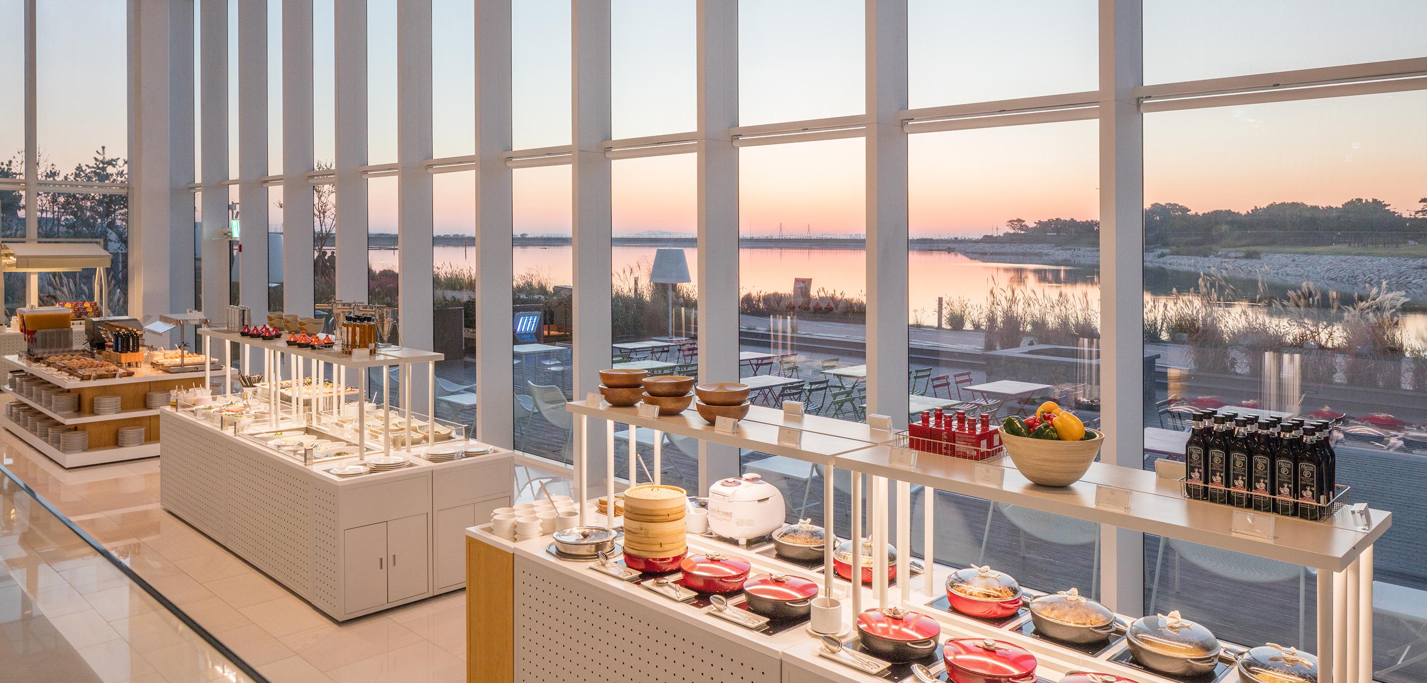 Nest Hotel Инчон Екстериор снимка The buffet at the restaurant