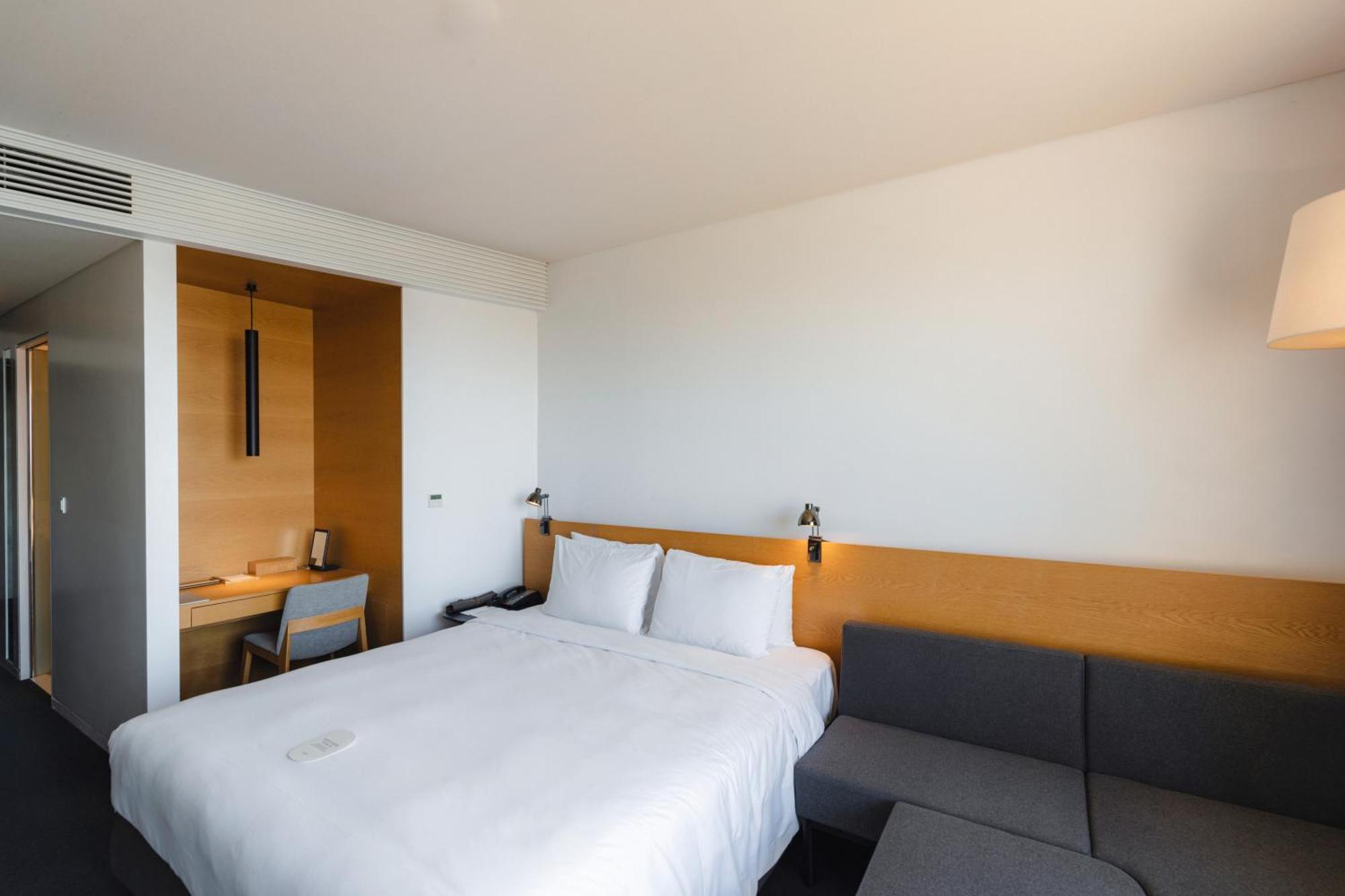 Nest Hotel Инчон Екстериор снимка A room at the hotel