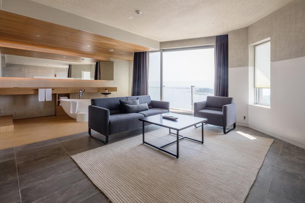 Nest Hotel Инчон Екстериор снимка A suite at the hotel