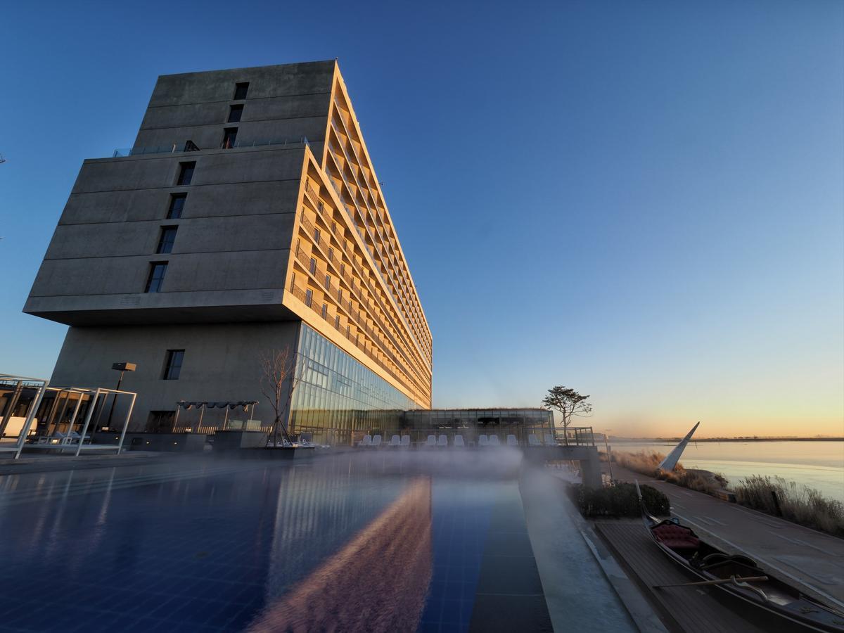 Nest Hotel Инчон Екстериор снимка The hotel at sunset